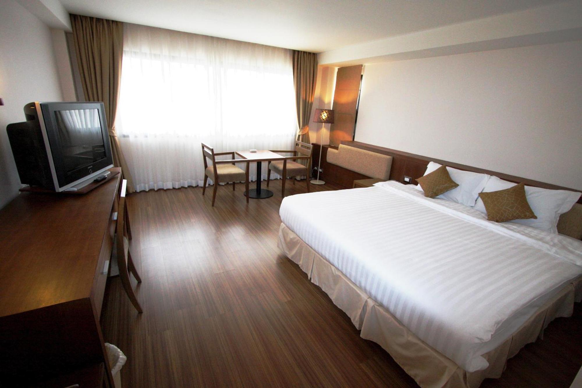 Hiran Residence Patong Exterior foto